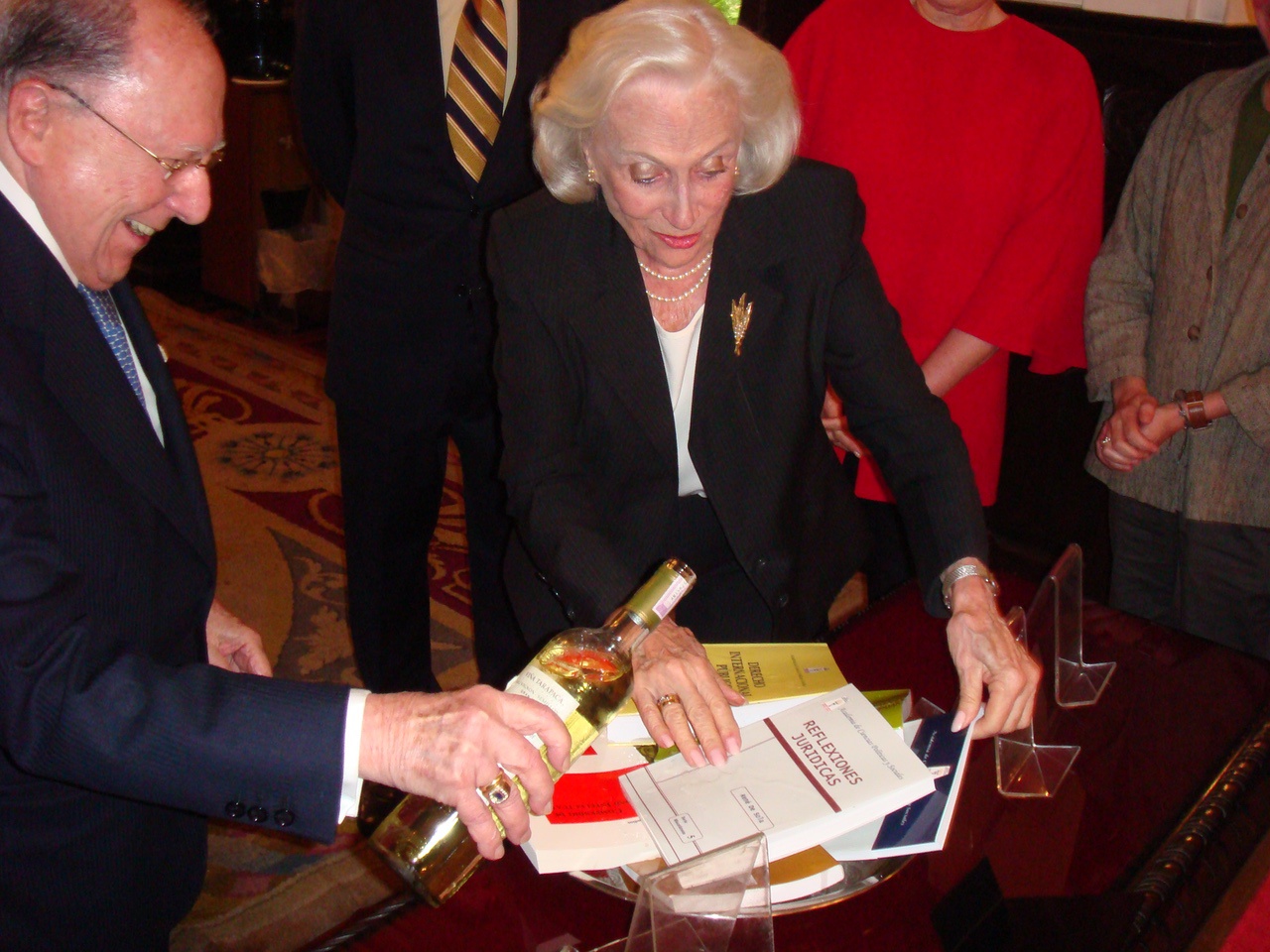 El 6 de marzode 2008 en la Sesión Ordinaria de la Academia, se presentaron los libros «El Derecho venezolano sobre la Letra de Cambio: explicaciones de clase». Autor: René De Sola. «Comentarios a la Ley Orgánica de Ciencia, Tecnología e Innovación (LOCTI)». Autores: Humberto Romero-Muci (varios) «Derecho Internacional Público». Autor: Angelina Jaffé Carbonell. «Vicios redhibitorios y saneamiento». Autor: Enrique Urdaneta Fontiveros. «Compendio de Propiedad Intelectual». Autor: Víctor Bentata