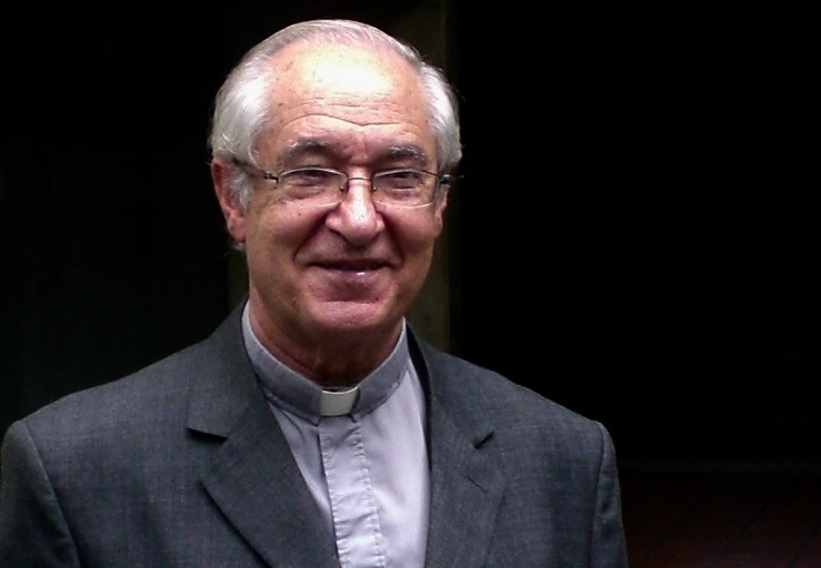 El 8 de julio de 2008 se realizó la Sesión solemne con motivo de la incorporación del Padre Luis Ugalde, s.j. como Individuo de Número de esta Corporación. Contesto el recipiendario el Académico Dr. Alfredo Morles Hernández.