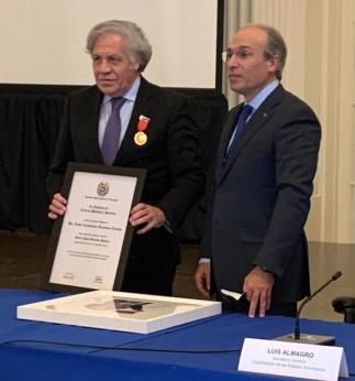 Entrega de condecoración “Orden Juan Germán Roscio” al Dr. Luis Almagro Lemes”